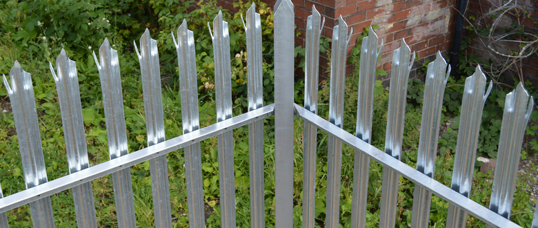 Palisade security fencing