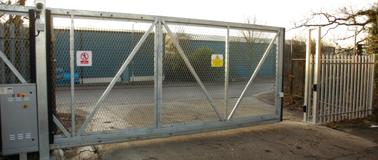 Automatic sliding gate