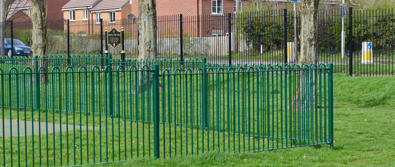 Bow top fencing in Green